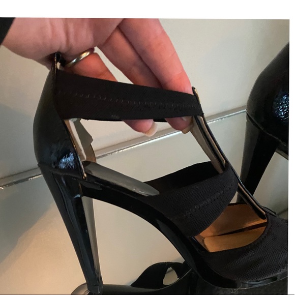 Michael Kors Ladies Black Heels - Picture 4 of 4